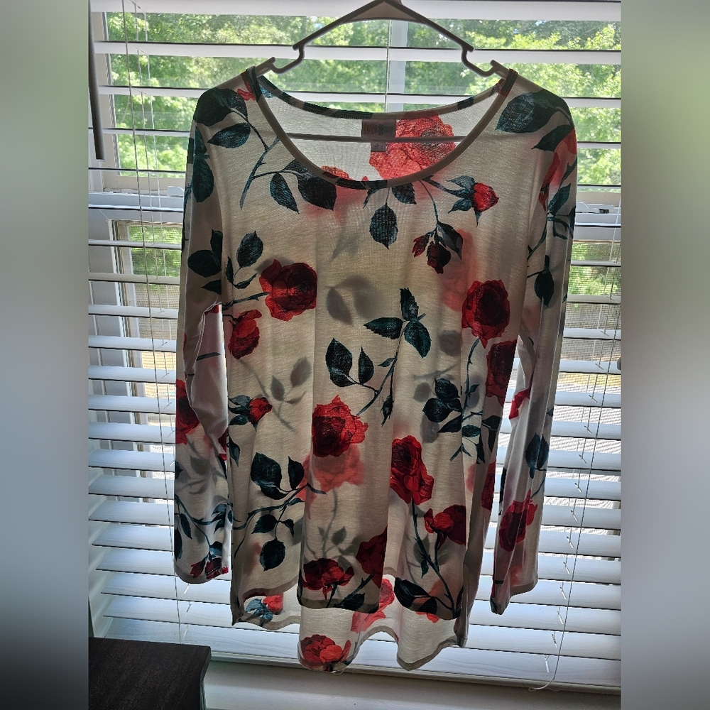 Lularoe Lynnea shirt